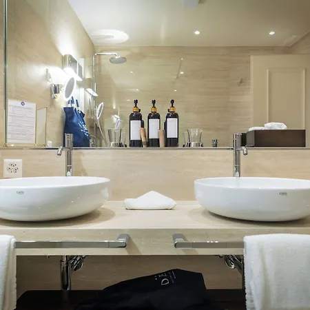 Ξενοδοχείο Favorita - Parkhotel Delta 4*