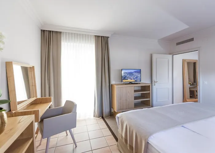 Favorita - Parkhotel Delta Otel 4*